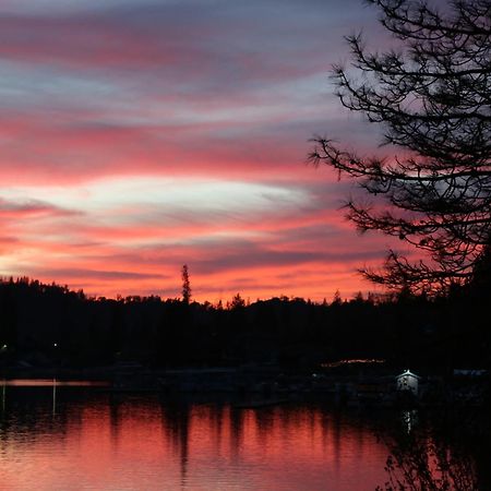 Eagles Nest At Bass Lake Near Yosemite With Boat Dock Luaran gambar
