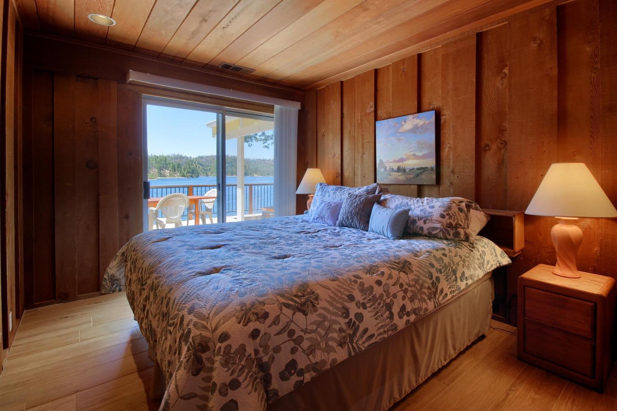 Eagles Nest At Bass Lake Near Yosemite With Boat Dock Luaran gambar