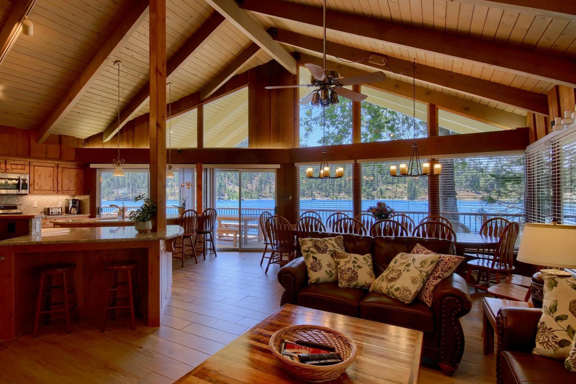 Eagles Nest At Bass Lake Near Yosemite With Boat Dock Luaran gambar