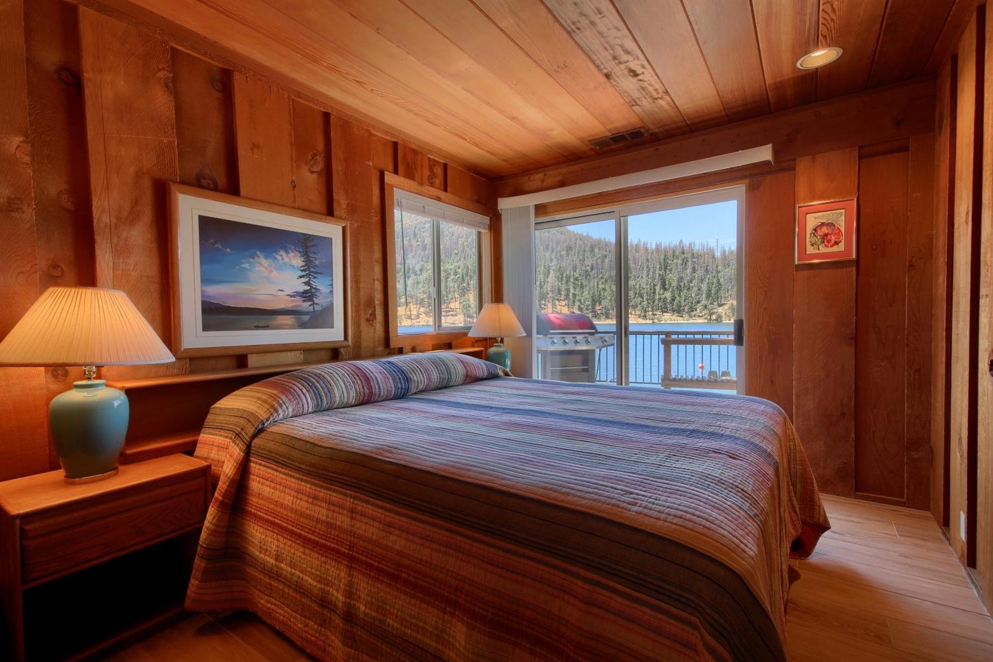 Eagles Nest At Bass Lake Near Yosemite With Boat Dock Luaran gambar
